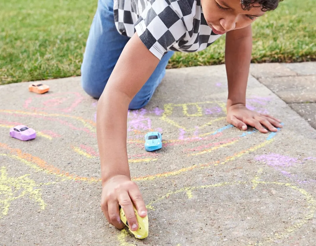Chalk Race Cars - Ready, Steady, Draw!<Crocodile Creek Online