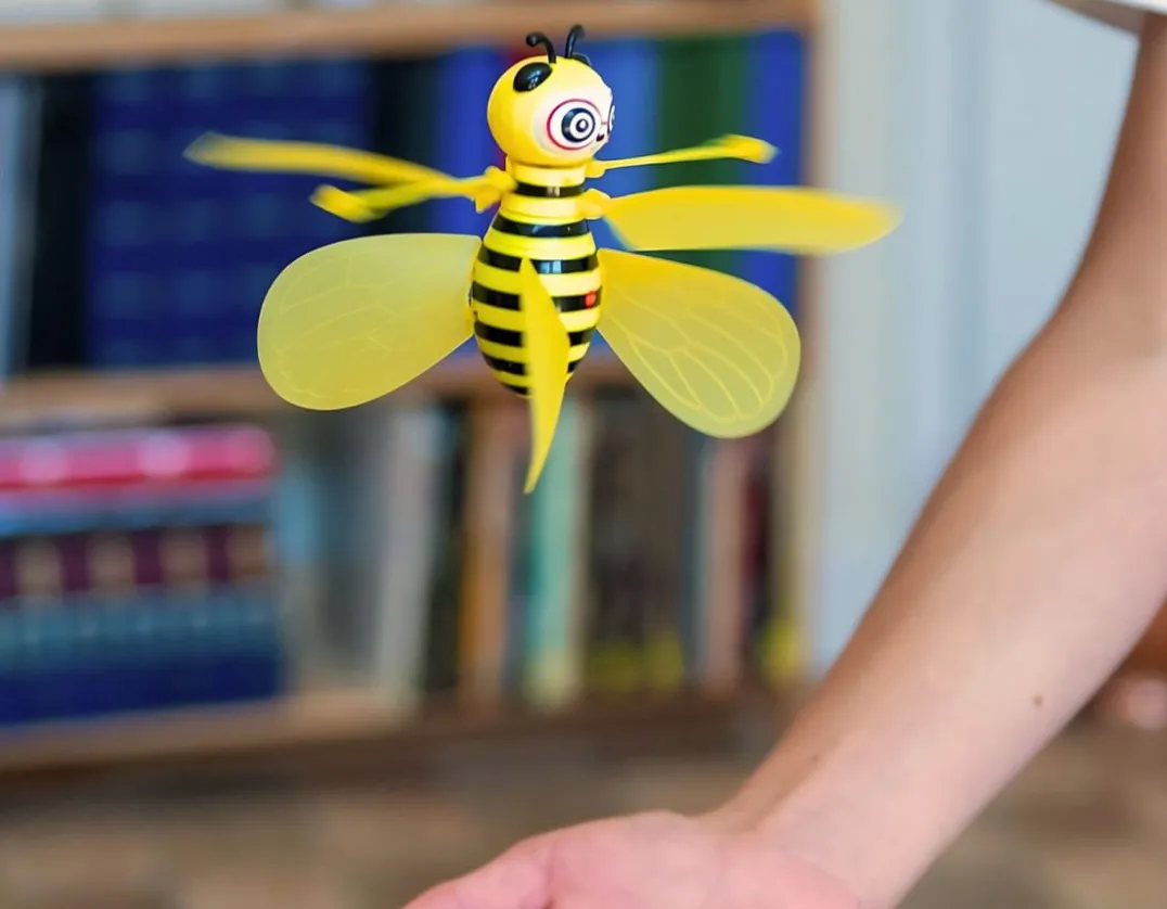Flying Bee - Control with your hand!<Funtime Gifts New