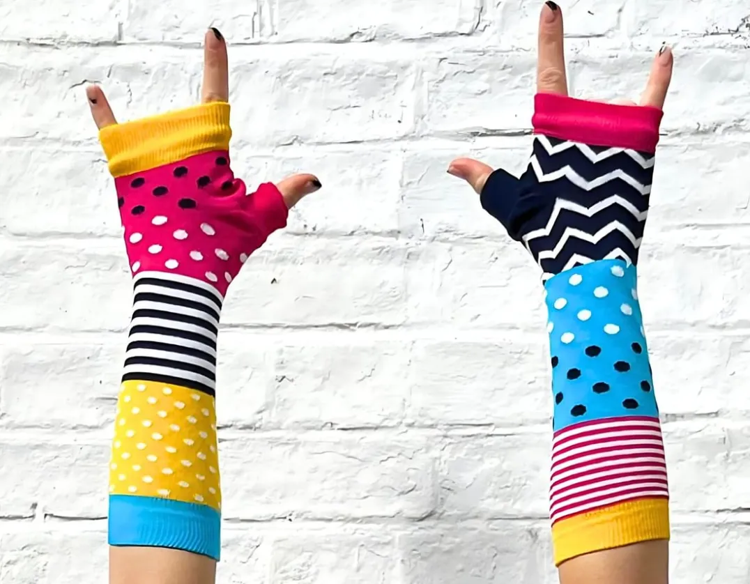 Funky Arm Warmers - Cosy!<United Odd Socks Sale