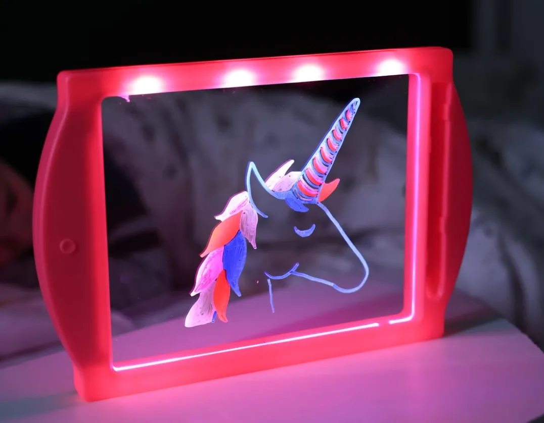 Glow Art - Neon Effect Drawing Board<Marvin's Magic