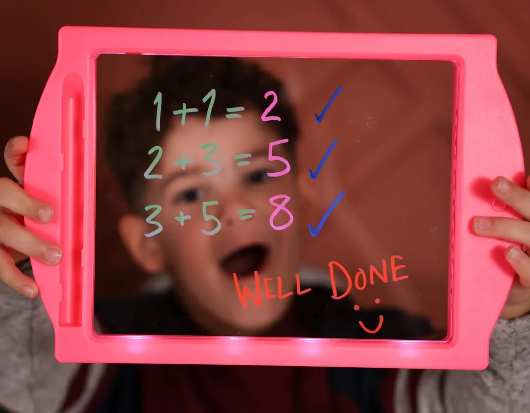 Glow Art - Neon Effect Drawing Board<Marvin's Magic