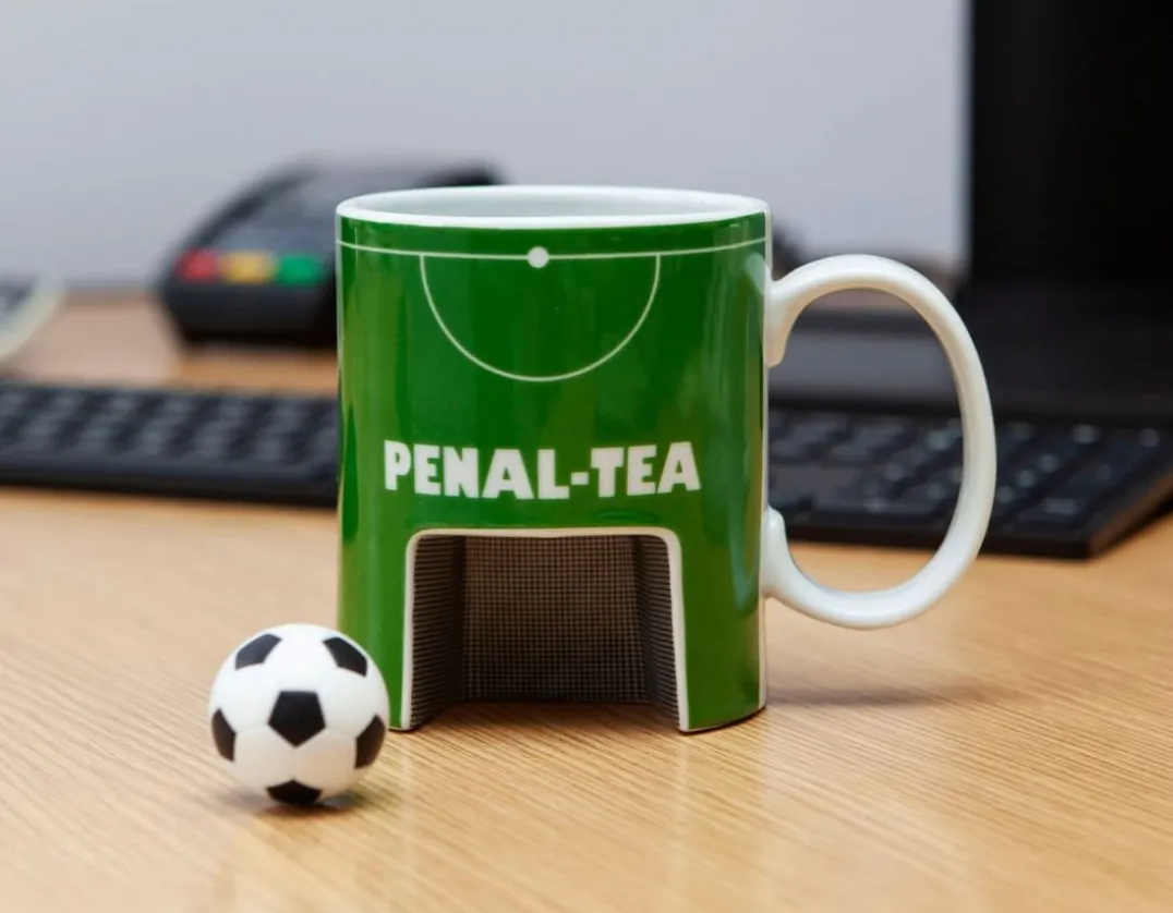 Penal-Tea - Football Mug & Ball<Boxer Gifts Online