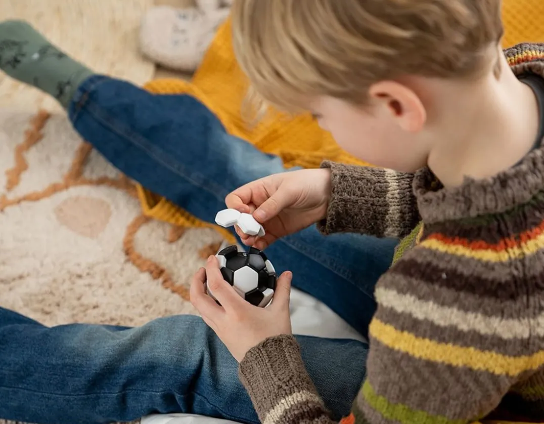 Plug & Play - Football Puzzle<Smart Games Sale